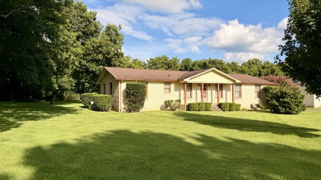229 Robin Hood Rd, Pulaski, TN 38478