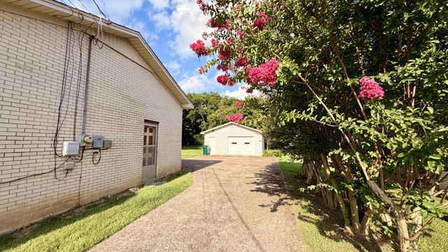 229 Robin Hood Rd, Pulaski, TN 38478