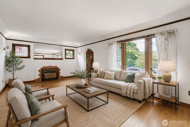 8042 18th Avenue NE, Seattle, WA 98115