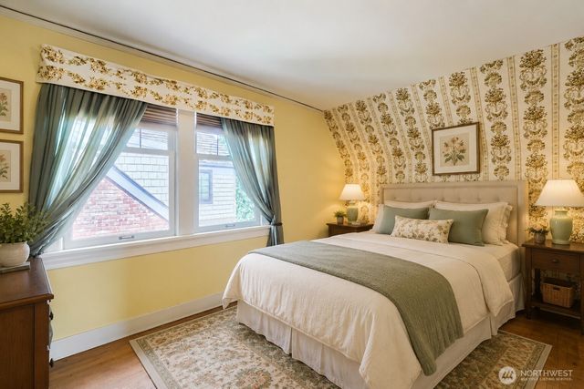 8042 18th Avenue NE, Seattle, WA 98115
