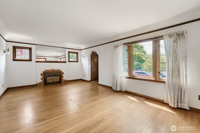 8042 18th Avenue NE, Seattle, WA 98115