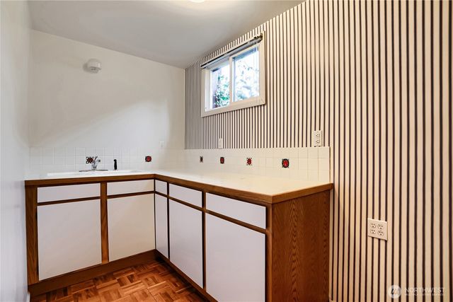 8042 18th Avenue NE, Seattle, WA 98115