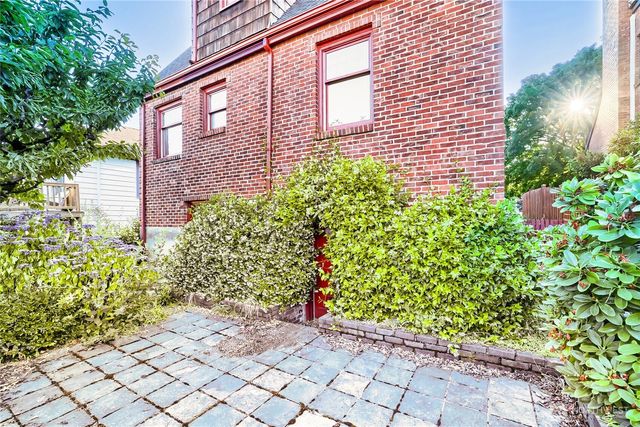 8042 18th Avenue NE, Seattle, WA 98115