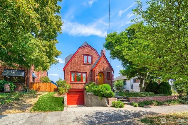 8042 18th Avenue NE, Seattle, WA 98115
