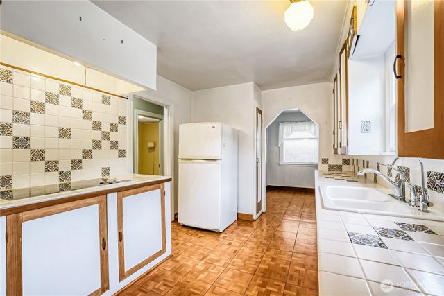 8042 18th Avenue NE, Seattle, WA 98115