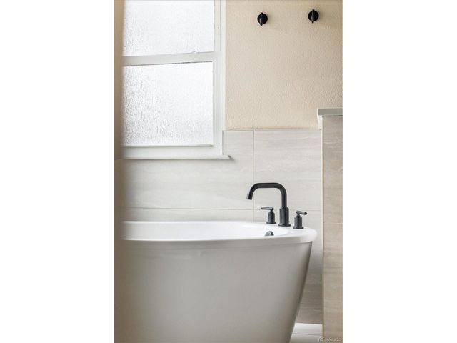 3385 White Oak Ln, Highlands Ranch, CO 80129