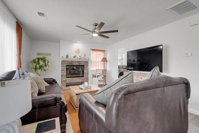 5932 Huntley Ct, Riverbank, CA 95367