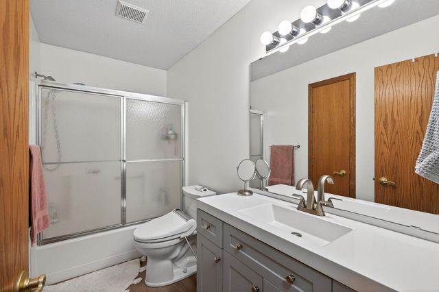 6710 Buckley Circle, Inver Grove Heights, MN 55076