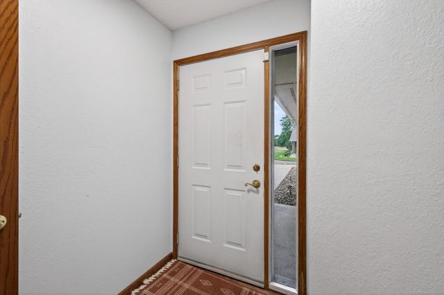 6710 Buckley Circle, Inver Grove Heights, MN 55076