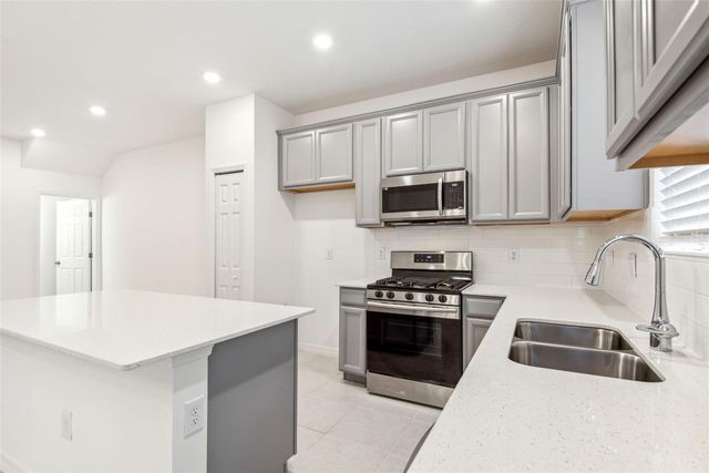 5756 SPOTTED HARRIER WAY, Lithia, FL 33547
