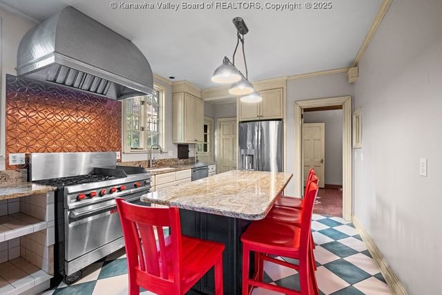 854 Edgewood Drive, Charleston, WV 25302