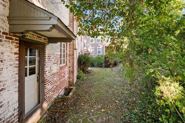 854 Edgewood Drive, Charleston, WV 25302