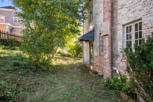 854 Edgewood Drive, Charleston, WV 25302