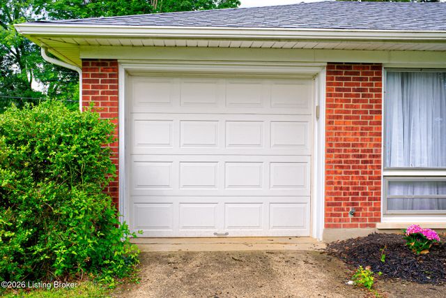 2112 Challedon Way, Louisville, KY 40223