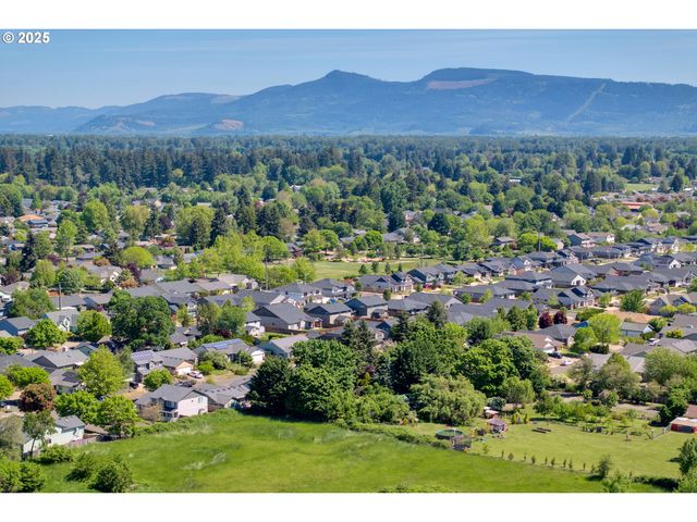 1133 IRVINGTON Dr, Eugene, OR 97404