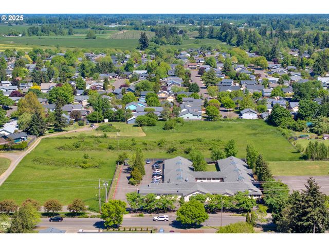 1133 IRVINGTON Dr, Eugene, OR 97404