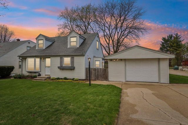 2115 119th STREET, Wauwatosa, WI 53226