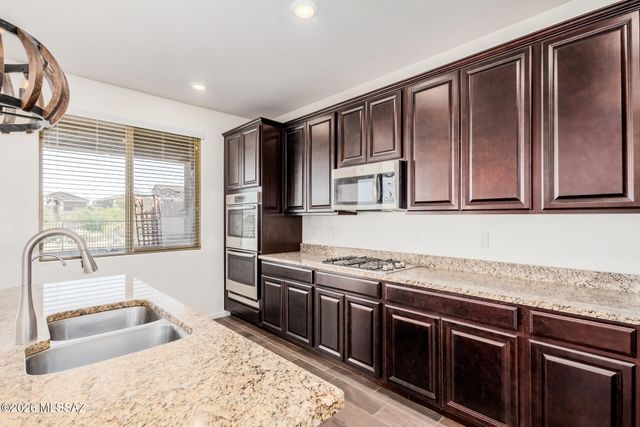 17321 S Nicholas Falls Drive, Vail, AZ 85641