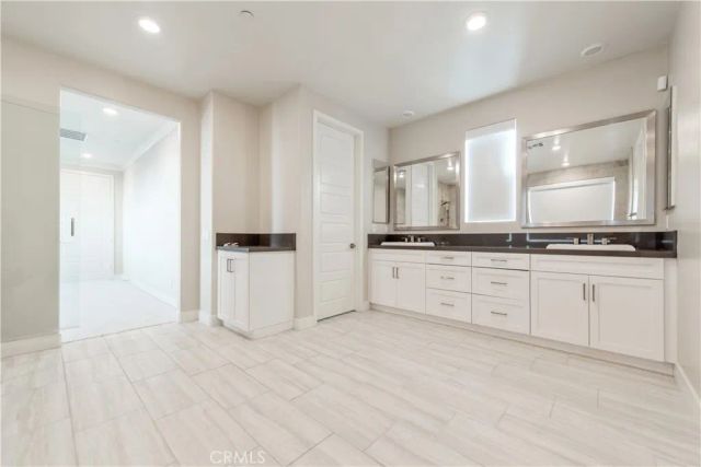 61 Einstein, Irvine, CA 92618