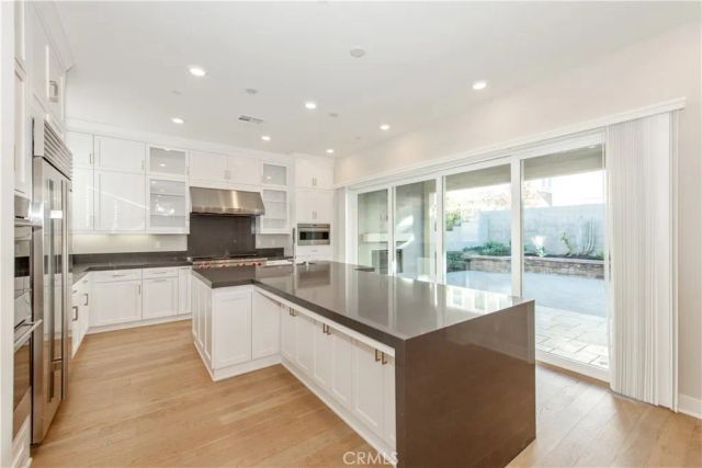 61 Einstein, Irvine, CA 92618