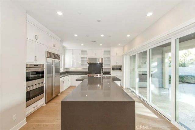 61 Einstein, Irvine, CA 92618