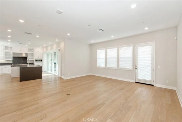 61 Einstein, Irvine, CA 92618