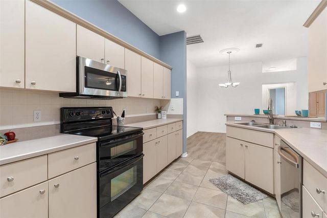 6200 TOPSAIL ROAD, Lady Lake, FL 32159