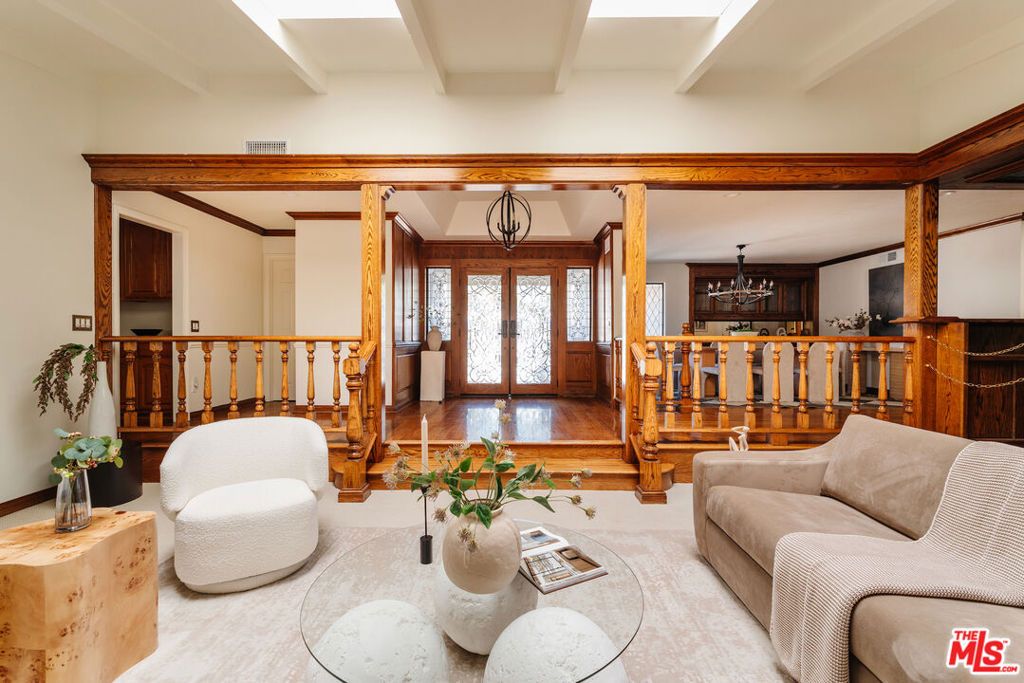 Image 21 of property listing at 9747 Babbitt Avenue, Northridge, CA 91325