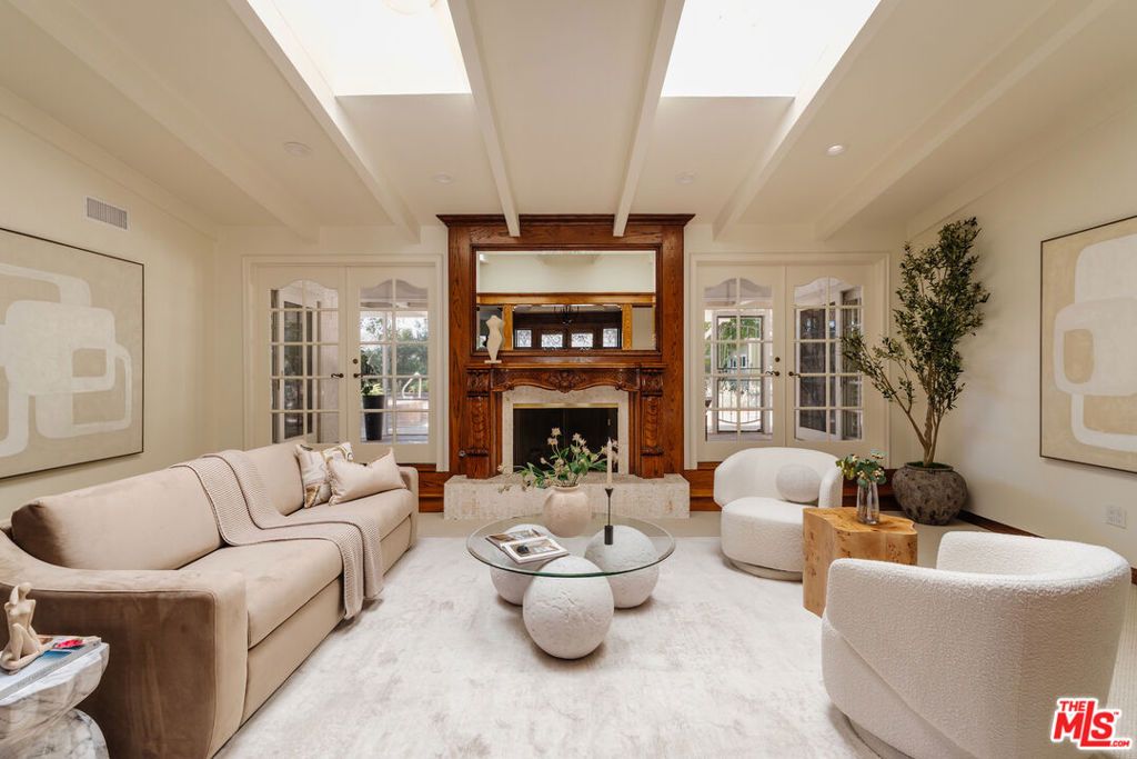 Image 22 of property listing at 9747 Babbitt Avenue, Northridge, CA 91325