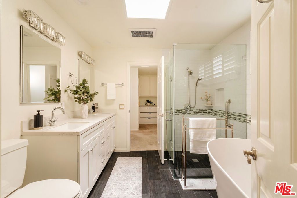 Image 29 of property listing at 9747 Babbitt Avenue, Northridge, CA 91325