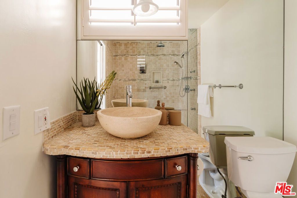 Image 39 of property listing at 9747 Babbitt Avenue, Northridge, CA 91325