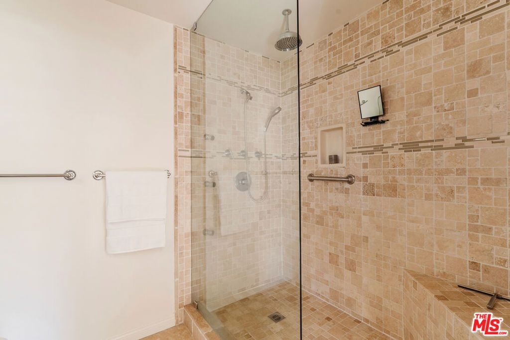 Image 40 of property listing at 9747 Babbitt Avenue, Northridge, CA 91325