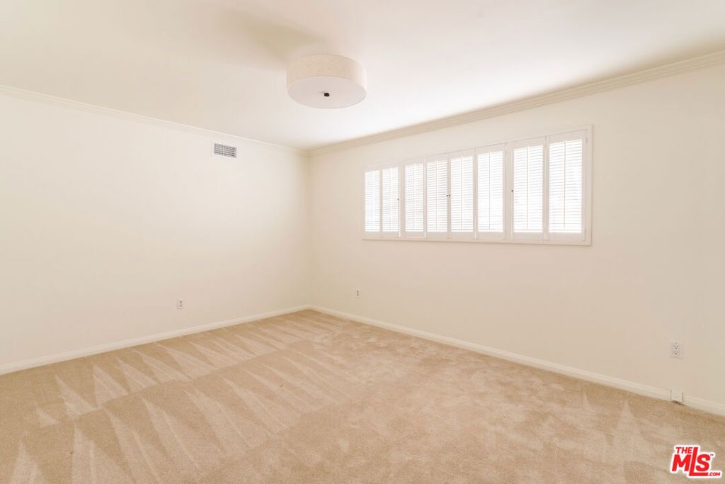 Image 41 of property listing at 9747 Babbitt Avenue, Northridge, CA 91325