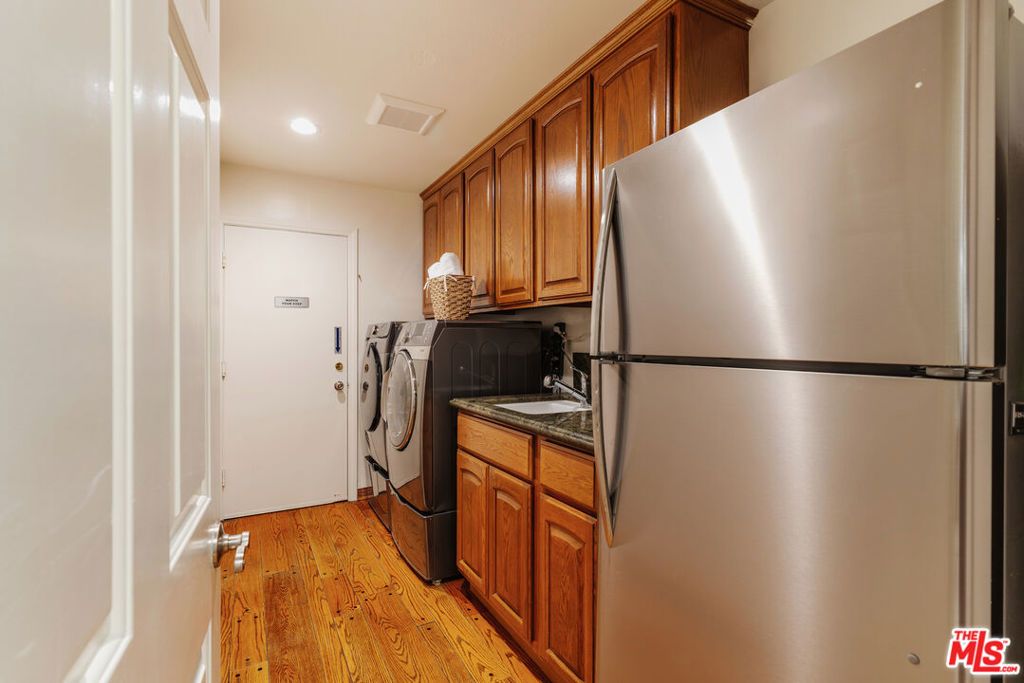 Image 50 of property listing at 9747 Babbitt Avenue, Northridge, CA 91325