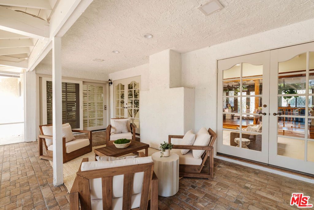 Image 51 of property listing at 9747 Babbitt Avenue, Northridge, CA 91325