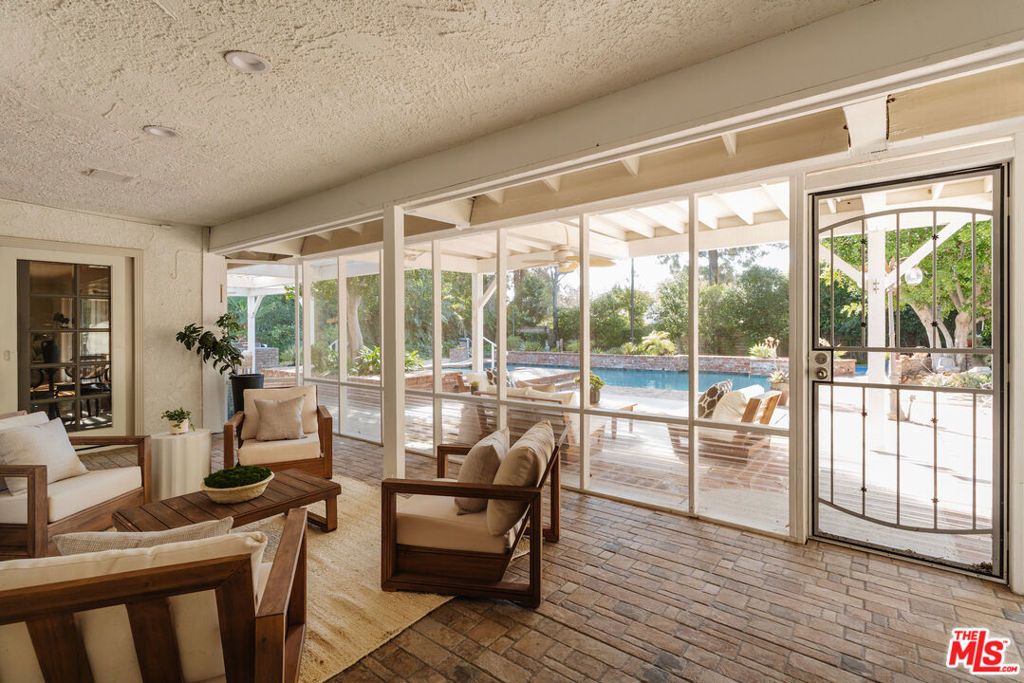 Image 54 of property listing at 9747 Babbitt Avenue, Northridge, CA 91325