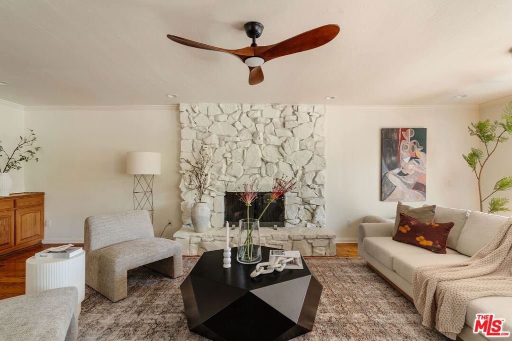 Image 6 of property listing at 9747 Babbitt Avenue, Northridge, CA 91325