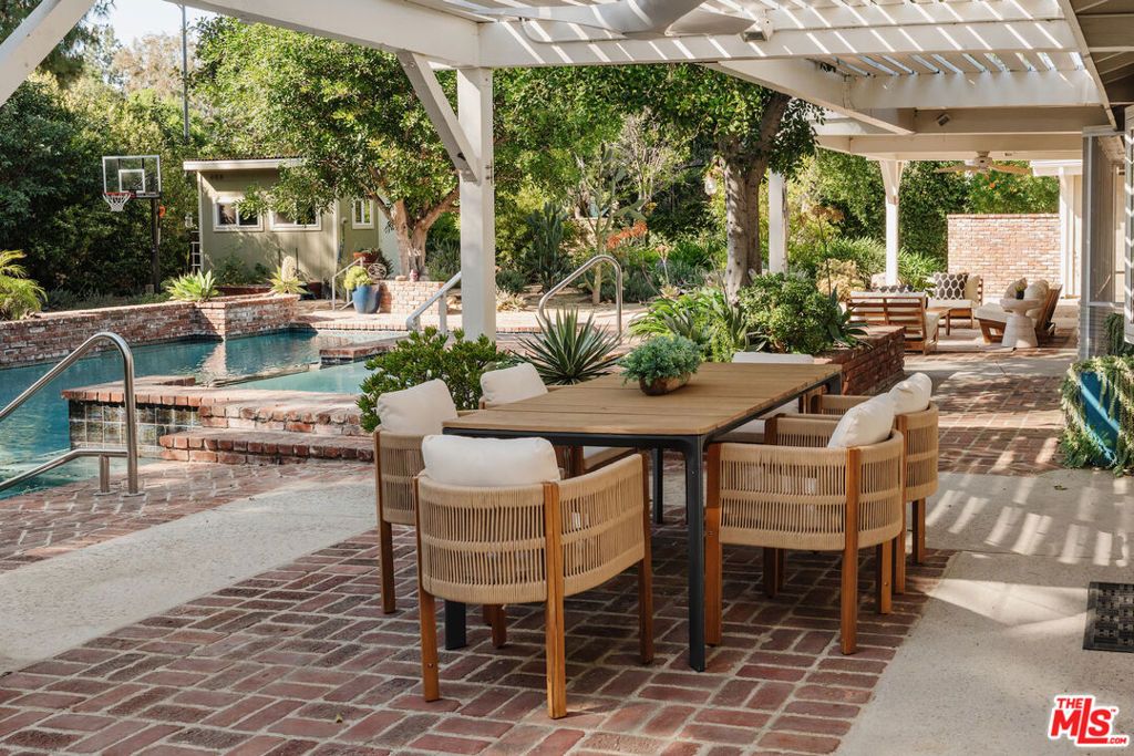 Image 60 of property listing at 9747 Babbitt Avenue, Northridge, CA 91325