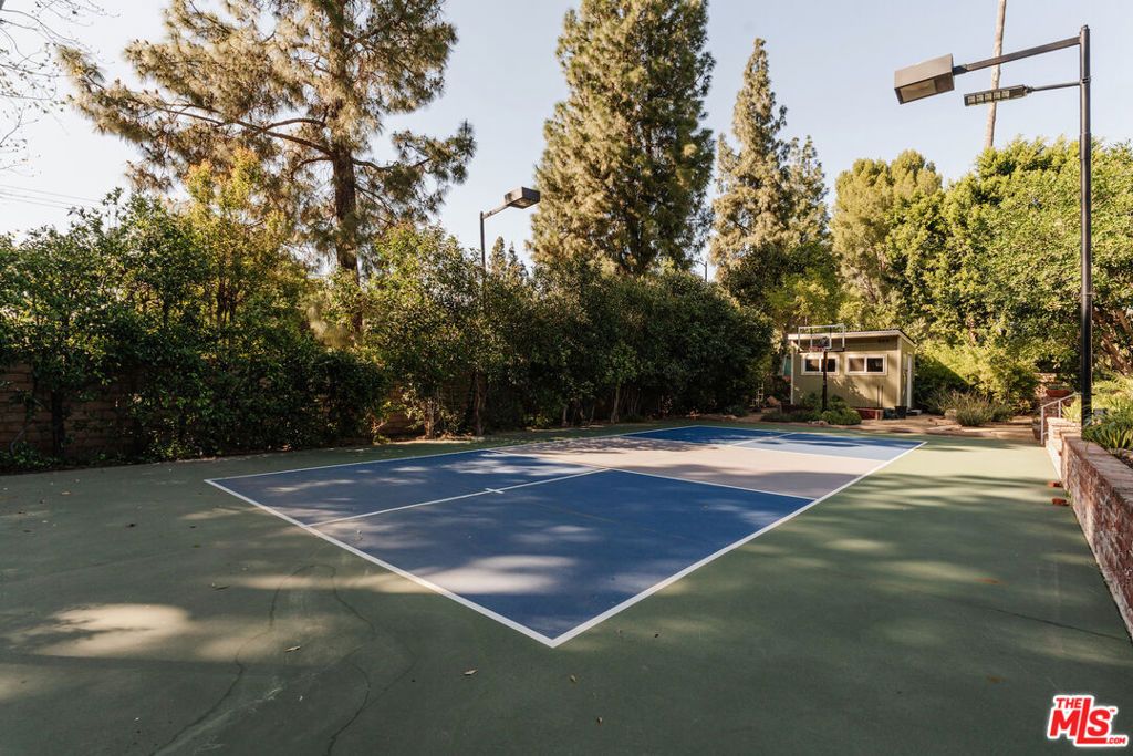 Image 63 of property listing at 9747 Babbitt Avenue, Northridge, CA 91325