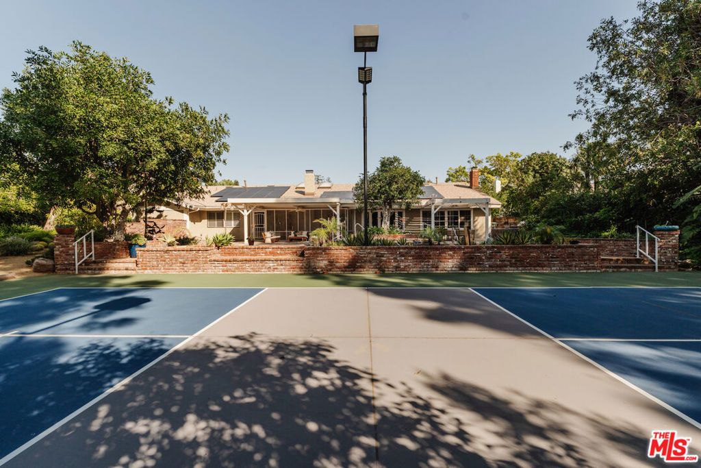 Image 64 of property listing at 9747 Babbitt Avenue, Northridge, CA 91325