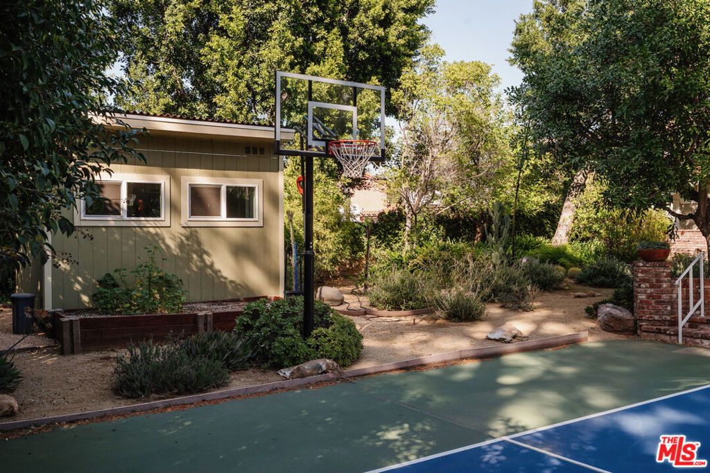 Image 65 of property listing at 9747 Babbitt Avenue, Northridge, CA 91325