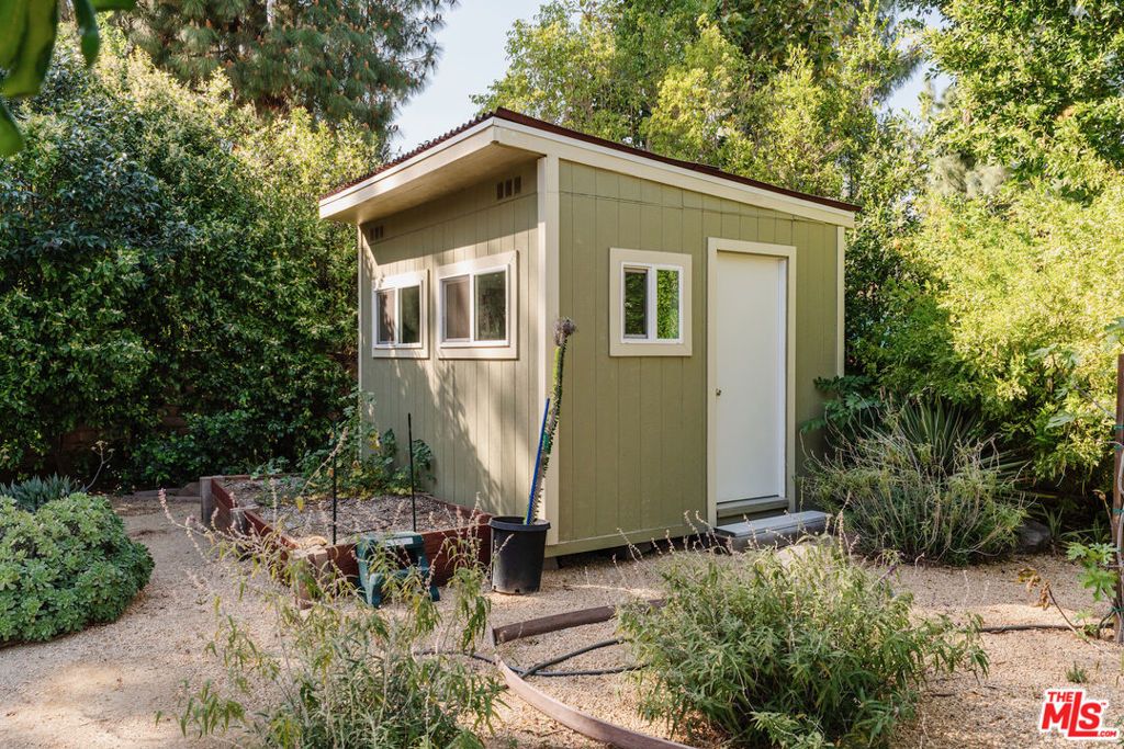 Image 66 of property listing at 9747 Babbitt Avenue, Northridge, CA 91325