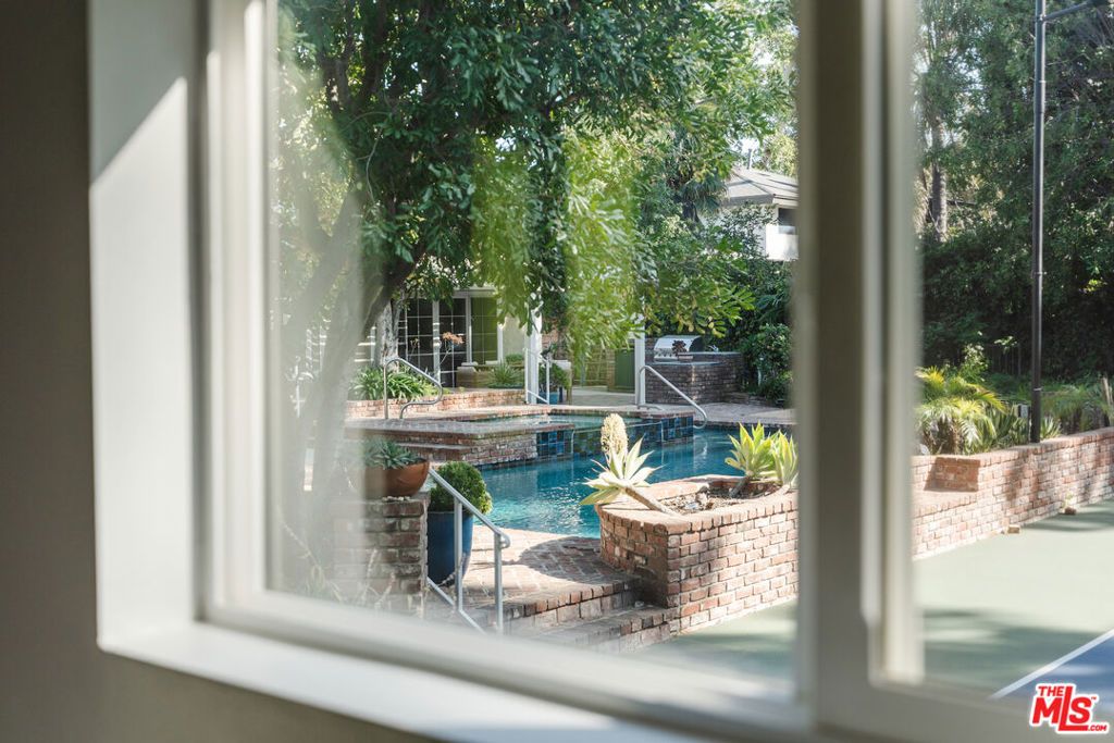 Image 69 of property listing at 9747 Babbitt Avenue, Northridge, CA 91325