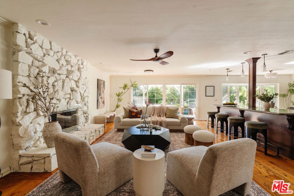 Image 7 of property listing at 9747 Babbitt Avenue, Northridge, CA 91325