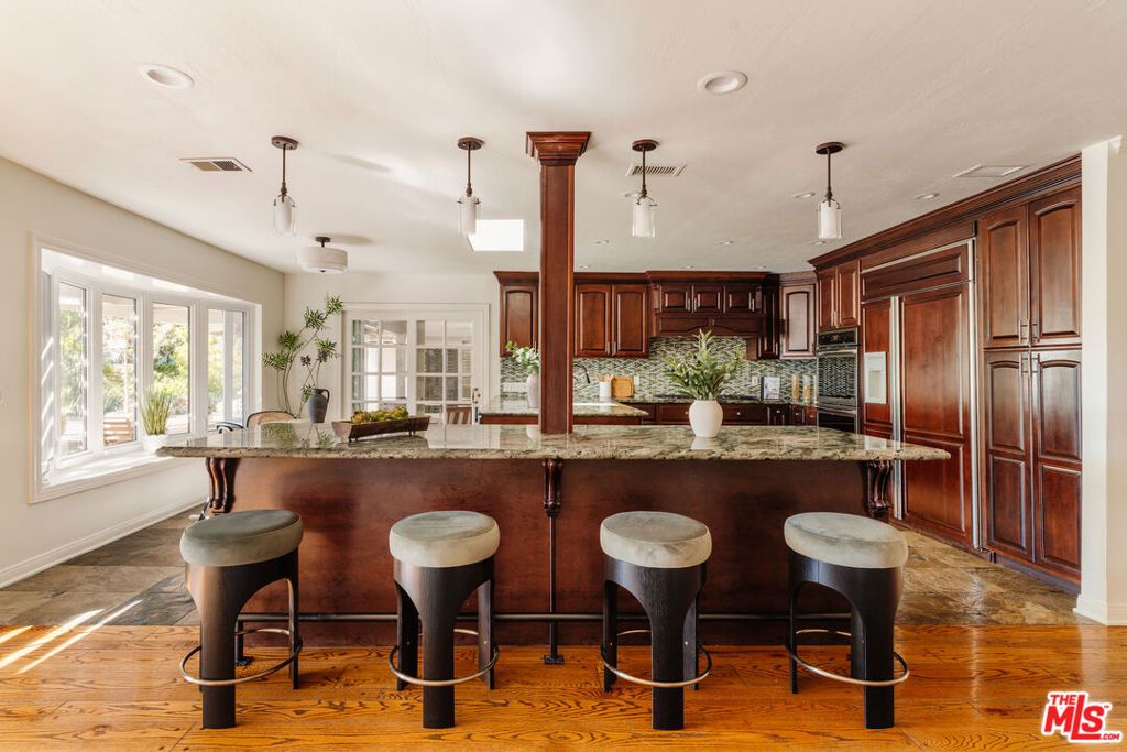 Image 9 of property listing at 9747 Babbitt Avenue, Northridge, CA 91325