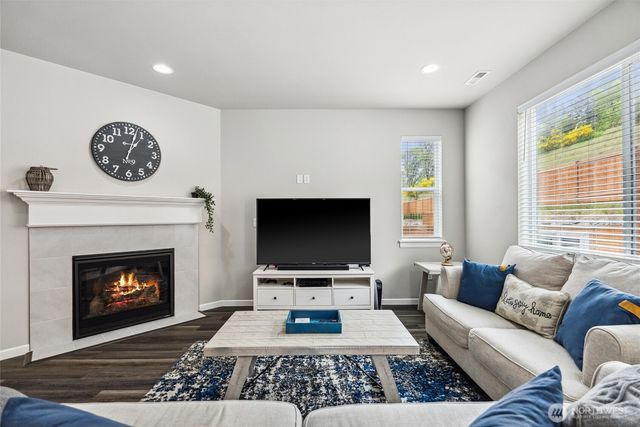 9844 Prospect Place, Gig Harbor, WA 98332