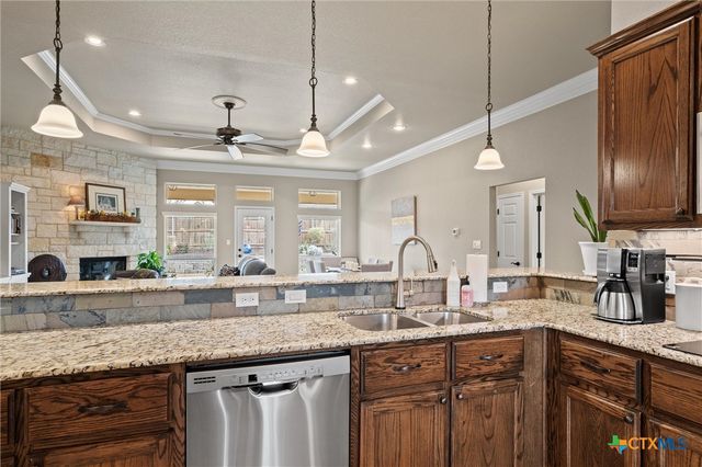 416 Western Sky Trail, Jarrell, TX 76537