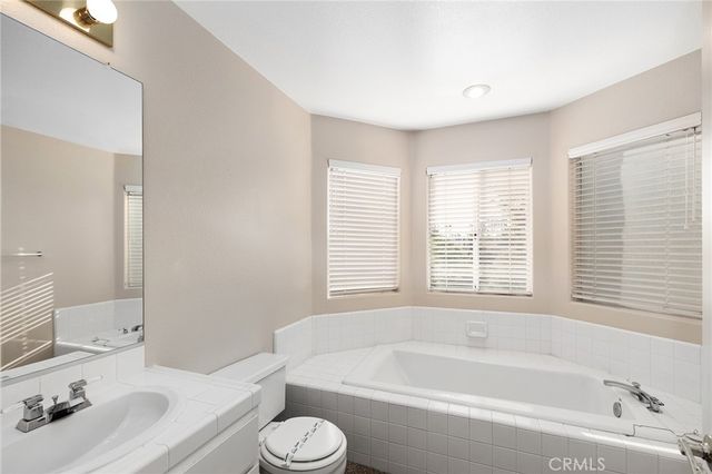 40511 Via Amapola, Murrieta, CA 92562