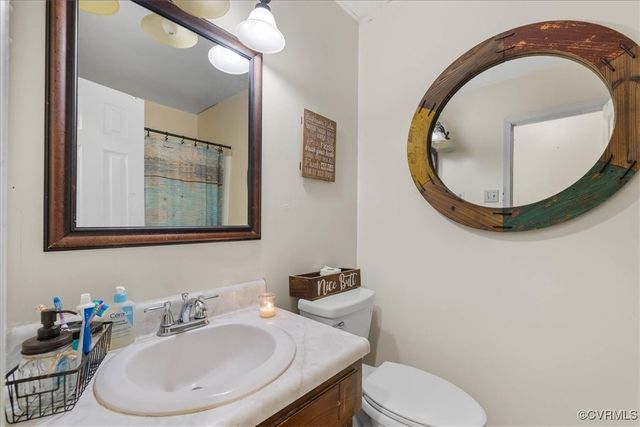 2560 Pin Oak Ct, Colonial Heights, VA 23834