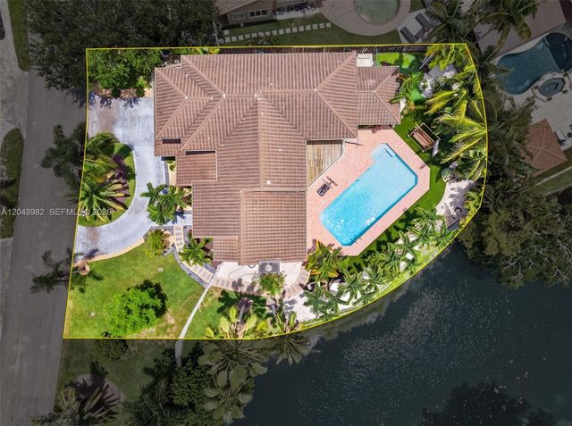 962 SW 93rd Ter, Plantation, FL 33324